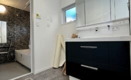 2号棟1階脱衣所・浴室 (1)